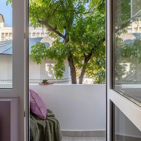 Serene 1br In Square * Bukareszt