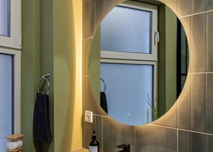 Serene 1br In Square Apartament Bukareszt