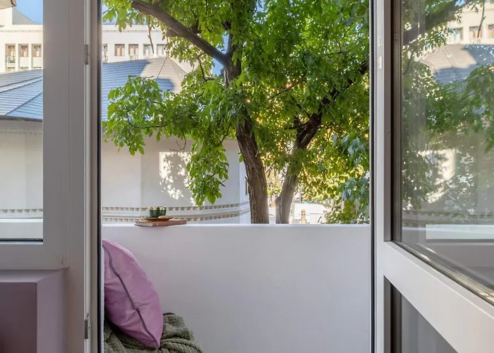 Serene 1br In Square * Bukareszt