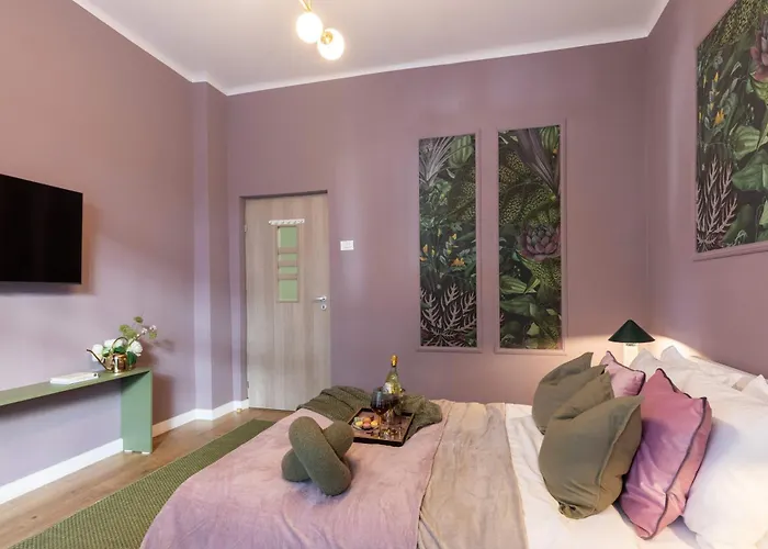Serene 1br In Square Apartament *