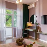 アパート Serene 1br In Square *