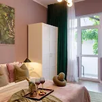Serene 1br In Square アパート