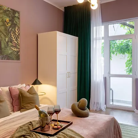 Serene 1br In Square Daire