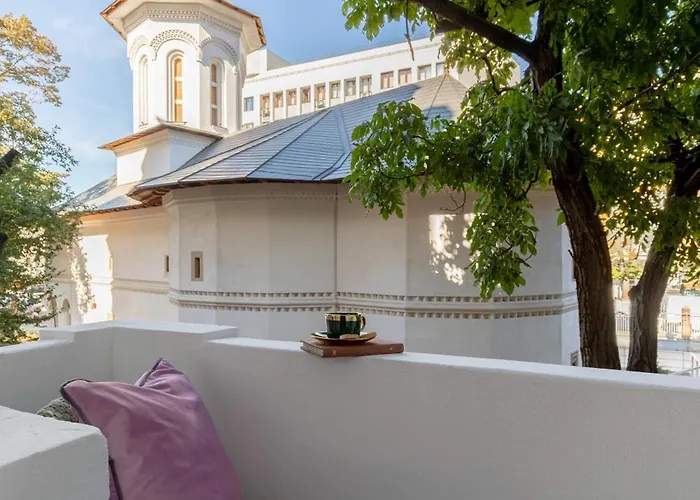 Serene 1br In Square Bucureşti