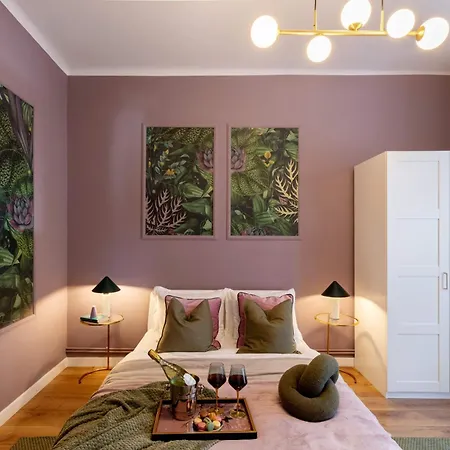 Apartment Serene 1br In Square Bucharest