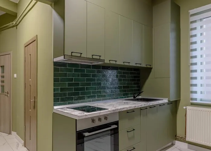 Serene 1br In Square Apartment *