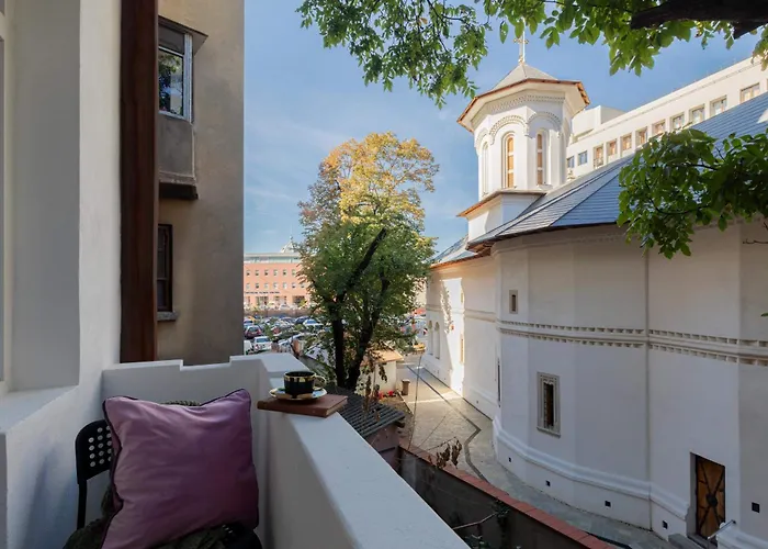 Serene 1br In Square Bucharest